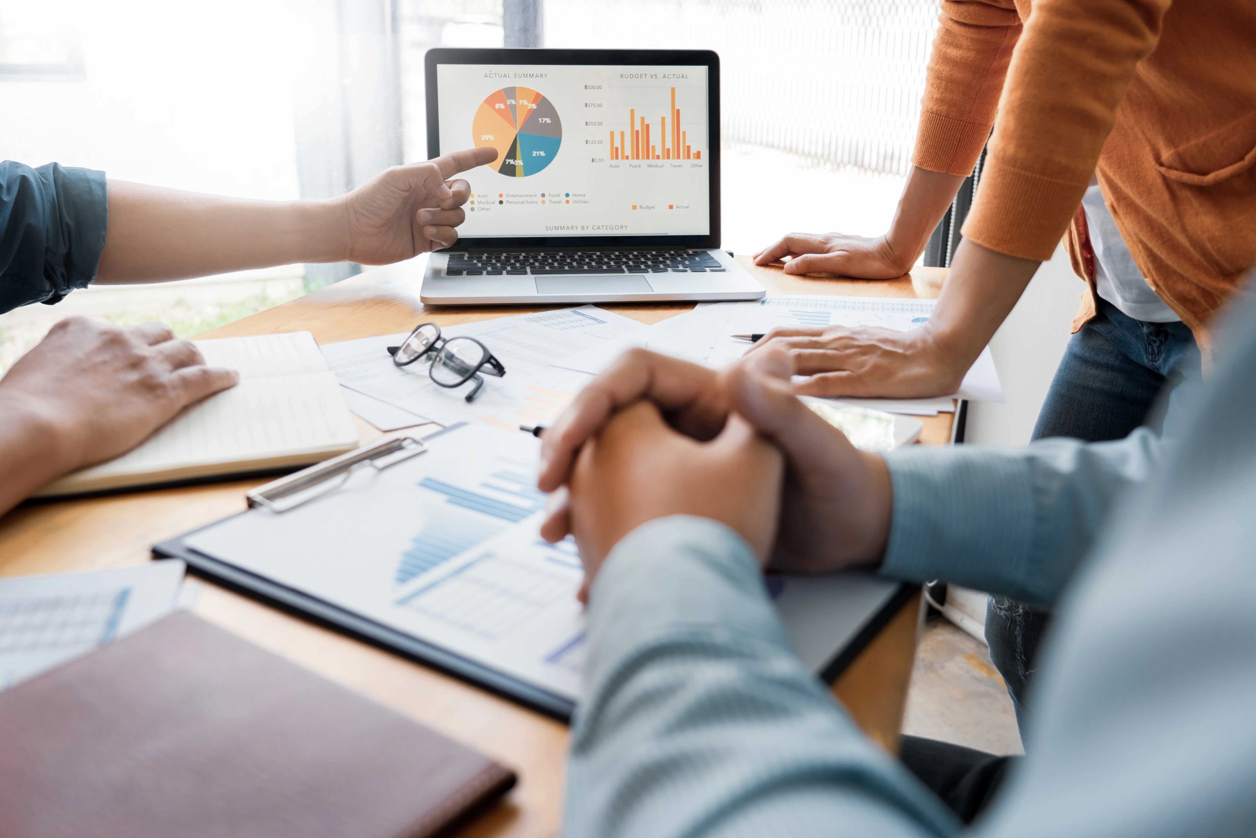 Image de personnes qui discutent de marketing - Thématique de formation Territoire d'Entrepreneurs
